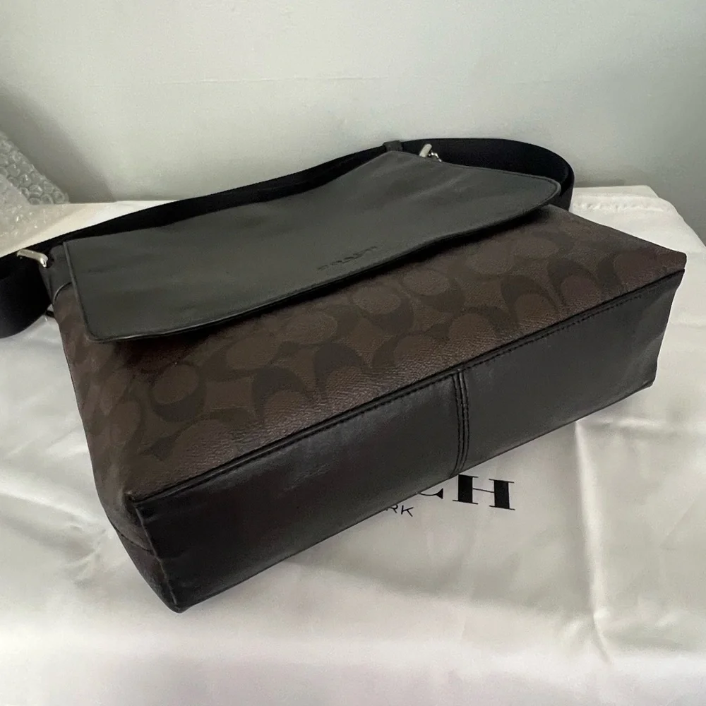 COACH CHARLES MESSENGER BAG